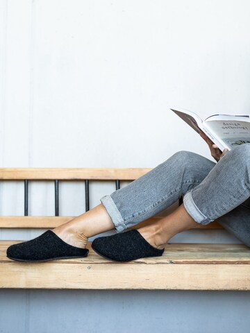 Gottstein Slippers 'Walkpantoffel Alpine Light' in Black