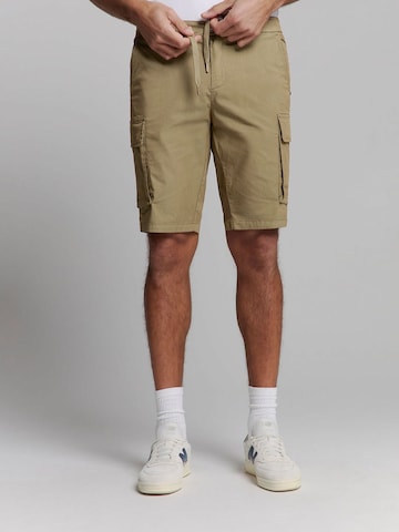 No Excess Regular Trousers in Green: front