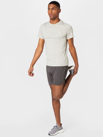 Hummel Regular Sportshorts in Grau