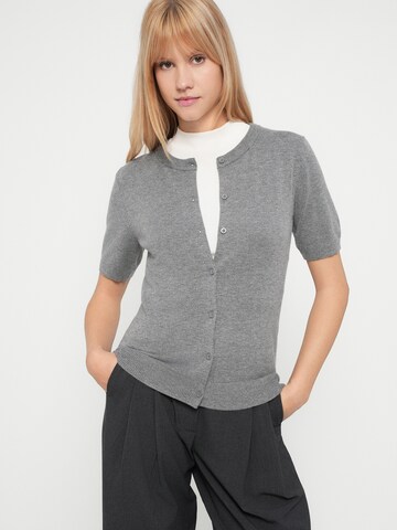 Cardigan 'PCNORA' PIECES en gris