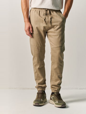 Tapered Pantaloni di KOROSHI in beige: frontale