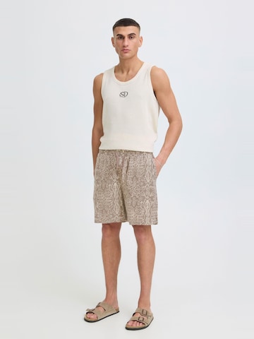 !Solid Regular Chino ' SDLiam ' in Bruin: voorkant