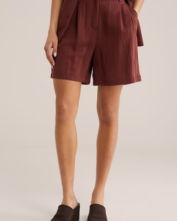 WE Fashion Regularen Hlače | rjava barva: sprednja stran