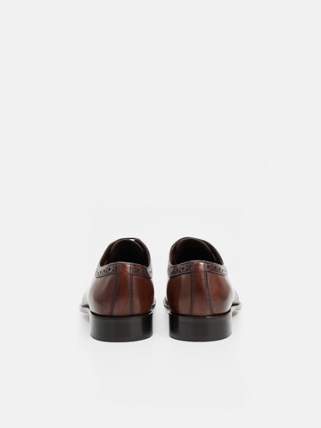 Scarpa stringata 'Pietro' di Jerelyn Creado in marrone