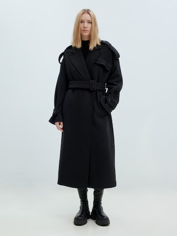 Manteau mi-saison 'Eilika' EDITED en noir