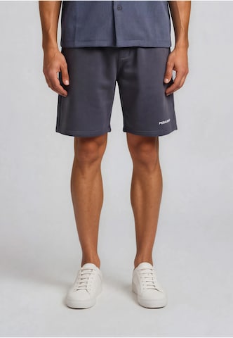 Pegador Regular Shorts in Blau: Vorderseite