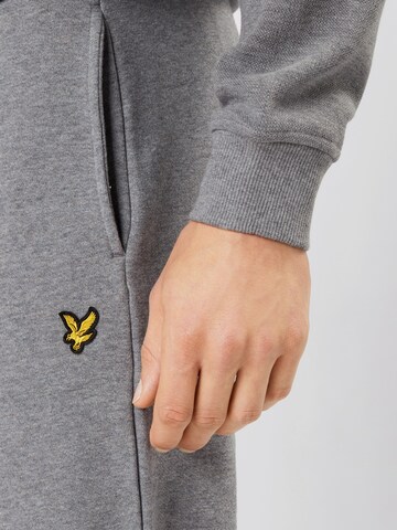 Lyle & Scott Tapered Broek in Grijs