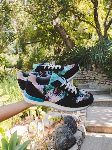 inkkas Sneaker low 'Spirit Bear - Vegan Premium Sneaker | Nachhaltig & Handgefertigt.' in Mischfarben