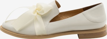 usha WHITE LABEL Classic Flats in Beige: front