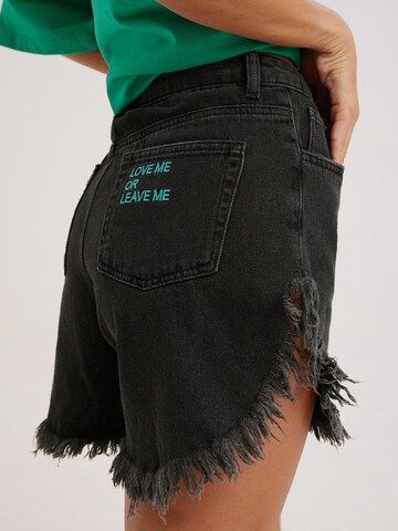Regular Jeans 'Izzie' de la Kamila Šikl pe negru