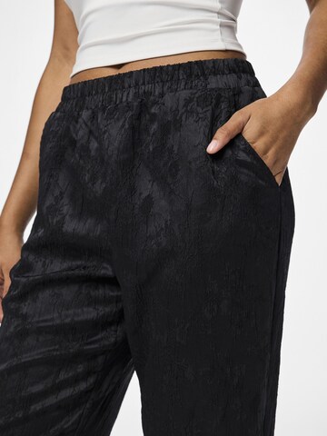 Regular Pantalon 'NETHE' PIECES en noir