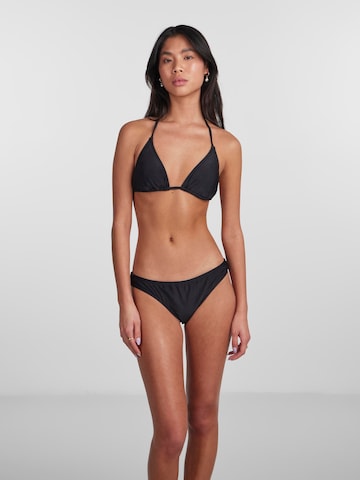 PIECES Triangle Bikini Top 'BAOMI' in Black