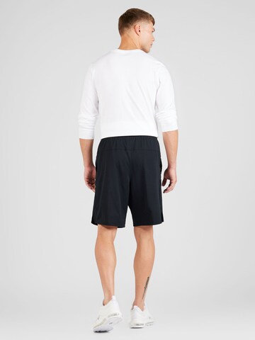 NIKE Regular Sportshorts in Schwarz