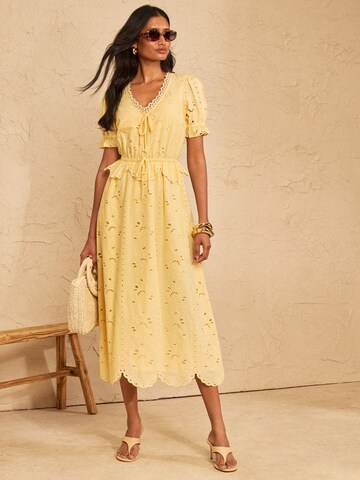 love & roses Dress in Yellow