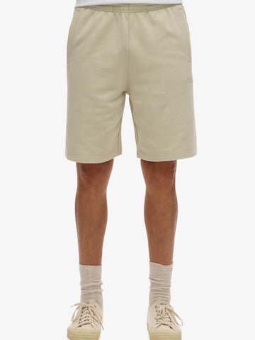 Superdry Normální Kalhoty 'Essential' – béžová: přední strana