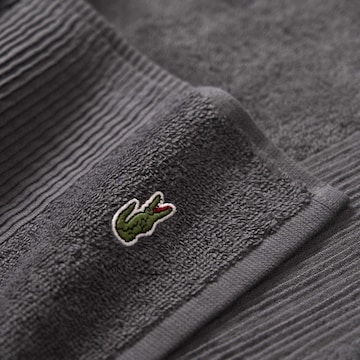 LACOSTE Handtuch in Grau