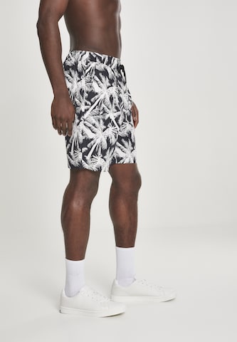 Urban Classics Regular Shorts in Schwarz