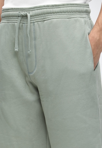Effilé Pantalon BALMOHK en gris : devant