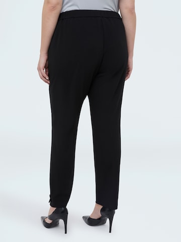 regular Pantaloni di Fiorella Rubino in nero
