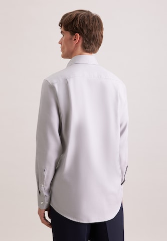 Coupe regular Chemise business 'Schwarze Rose' SEIDENSTICKER en blanc