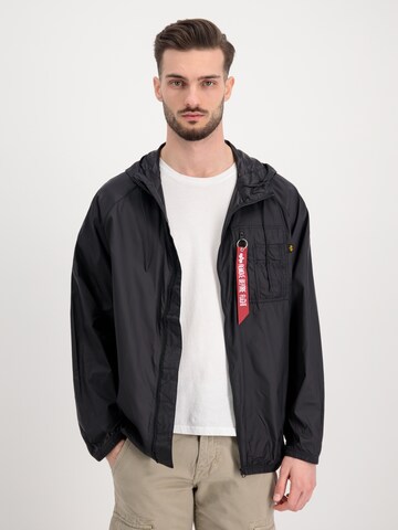 ALPHA INDUSTRIES Φθινοπωρινό και ανοιξιάτικο μπουφάν σε μαύρο: μπροστά