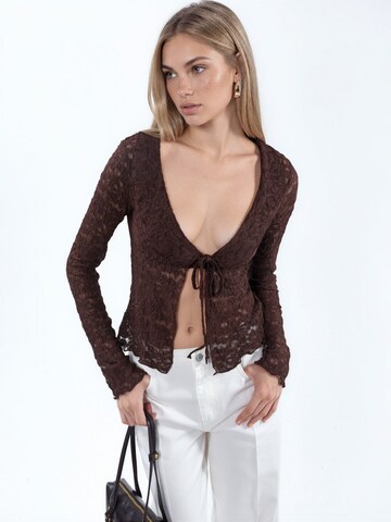 Busem - Blusa em castanho