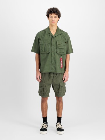 regular Pantaloni sportivi di ALPHA INDUSTRIES in verde