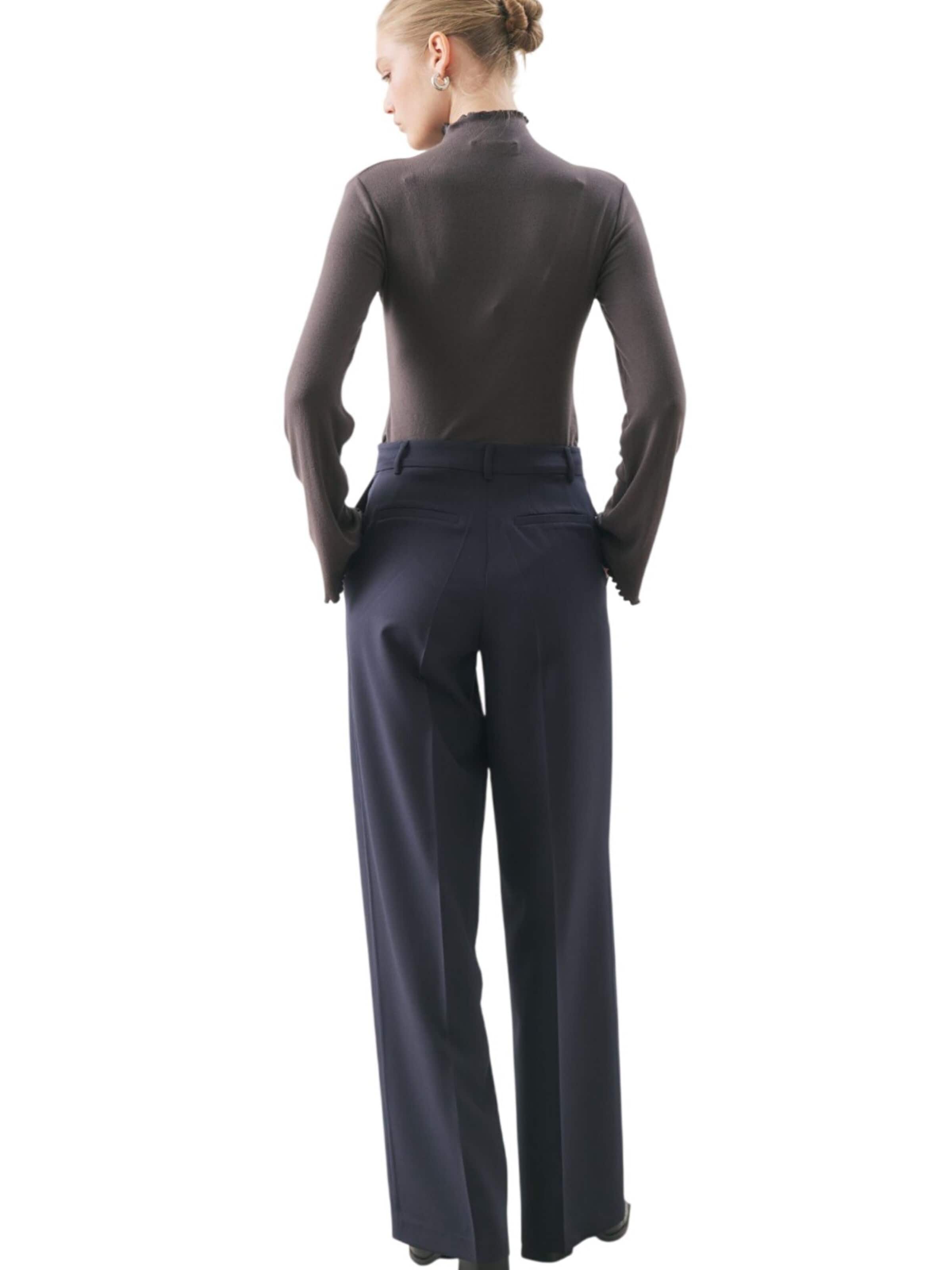 MANUKA Regular Trousers in Blue
