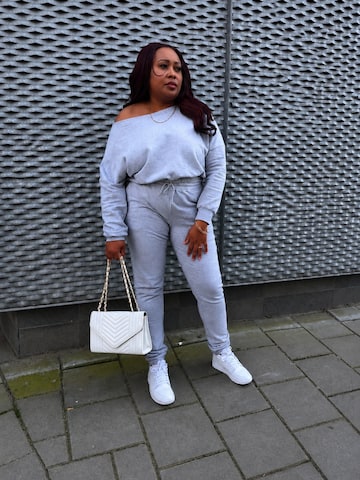 Mowi Fit Joggingpak 'Off-Shoulder Joggingpak' in Grijs