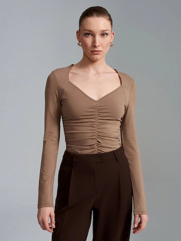 Maglietta di Dilvin in marrone