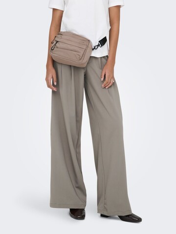 ONLY Wide leg Pleat-front trousers 'ONLFawn' in Grey: front