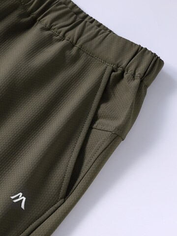 YOUTHUP - regular Pantalón de montaña 'SAUMREGULIERUNG' en verde