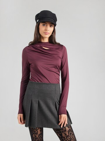 Tricou 'Mele' de la ABOUT YOU pe roșu: față