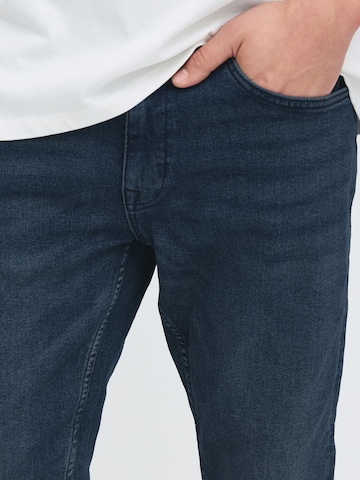 Coupe slim Jean 'BHTwister' BLEND en bleu