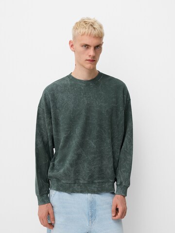 Bershka Sweatshirt in Green: front