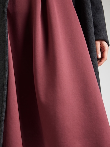 Gonna 'Melinda' di ABOUT YOU in rosso