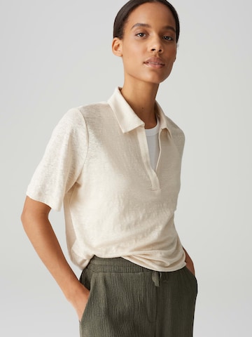 Tricou 'Sluse' de la OPUS pe bej: față