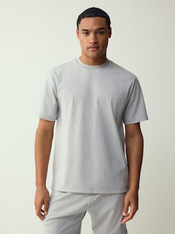 T-Shirt Next en gris : devant