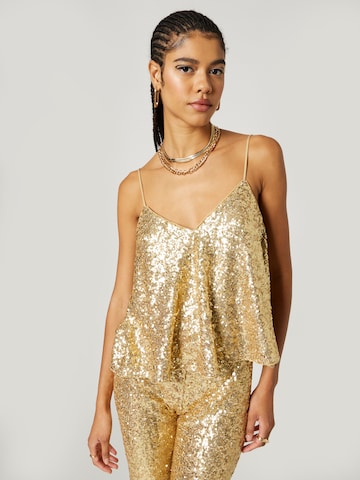 Hoermanseder x About You Top 'Dorina' in Gold: front