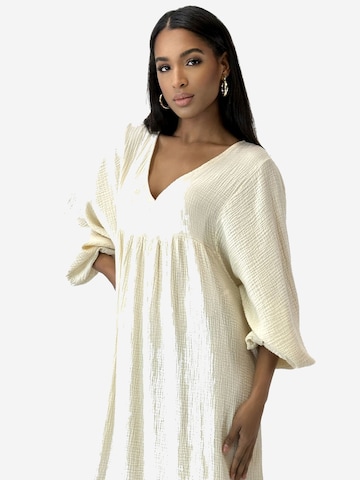 Elara Kleid in Beige