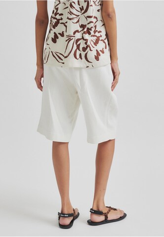 SECOND FEMALE Loosefit Shorts in Weiß