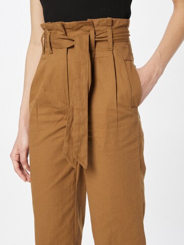Warehouse - regular Pantalón plisado en marrón