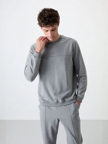 Tommy Life Sweat suit in Grey