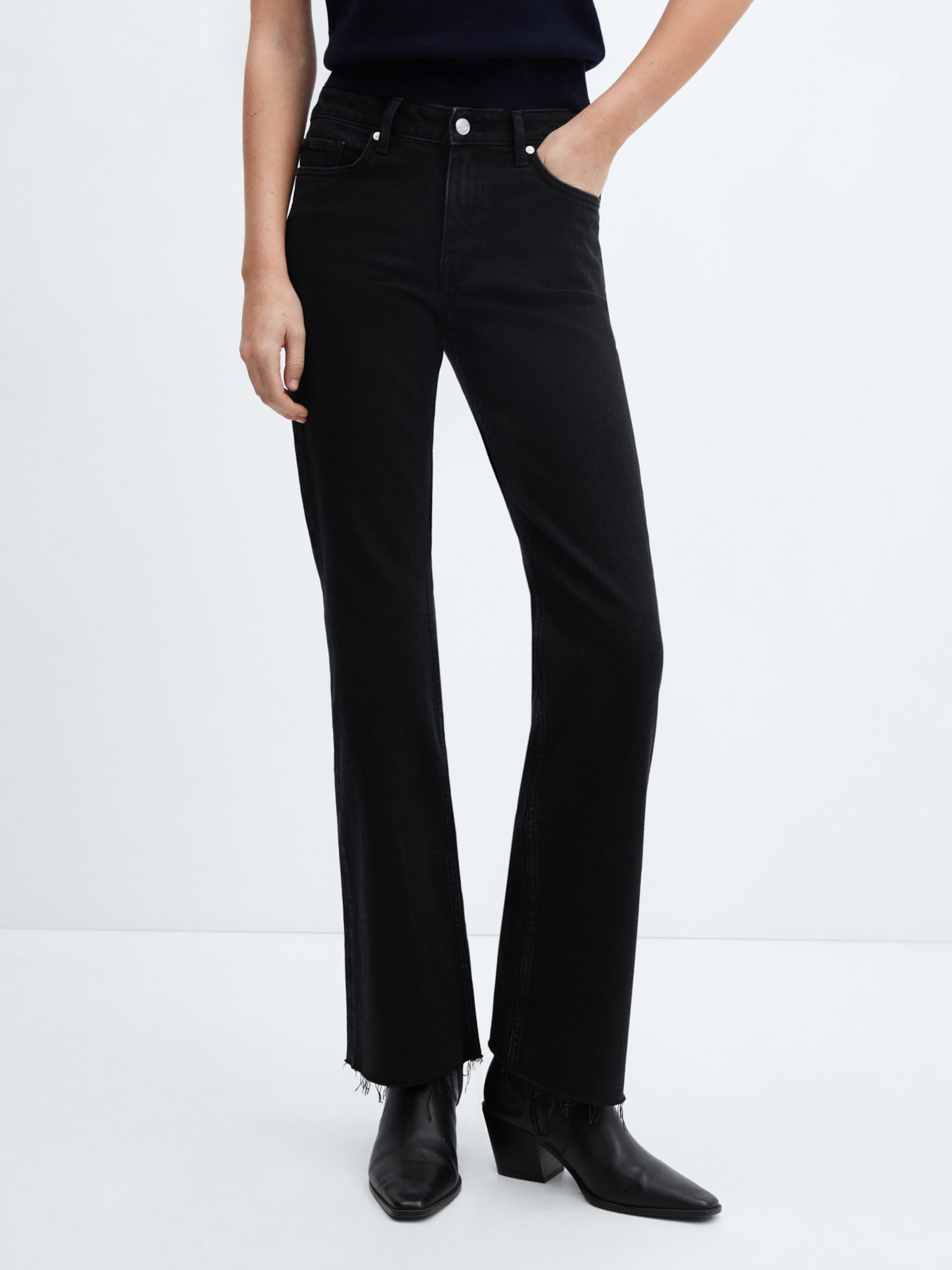 MANGO Bootcut Jeans fiona in Schwarz ABOUT YOU