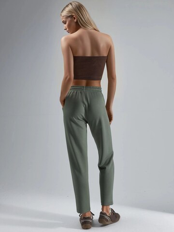 Hiccup Regular Pants in Green