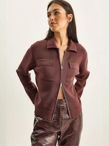 Bianco Lucci - Casaco de malha em castanho