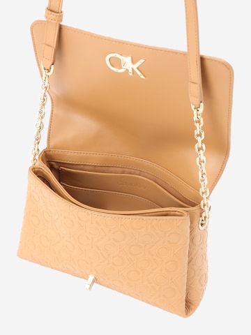 Calvin Klein - Bolso de hombro 'Re-Lock' en marrón