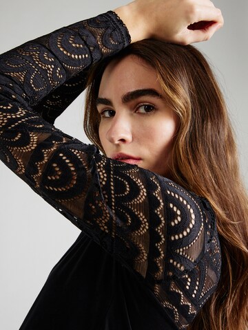 Maglietta 'Derya' di ABOUT YOU in nero