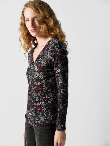 Tricou de la KOROSHI pe negru