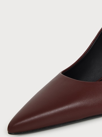 Calvin Klein Pumps 'Ess' in Braun
